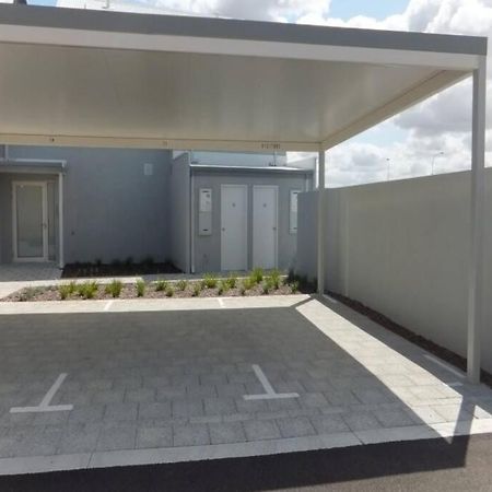 Modern Luxury 1 Bedroom Apartment - Walk To The Shops! Free Wifi Clarkson Zewnętrze zdjęcie
