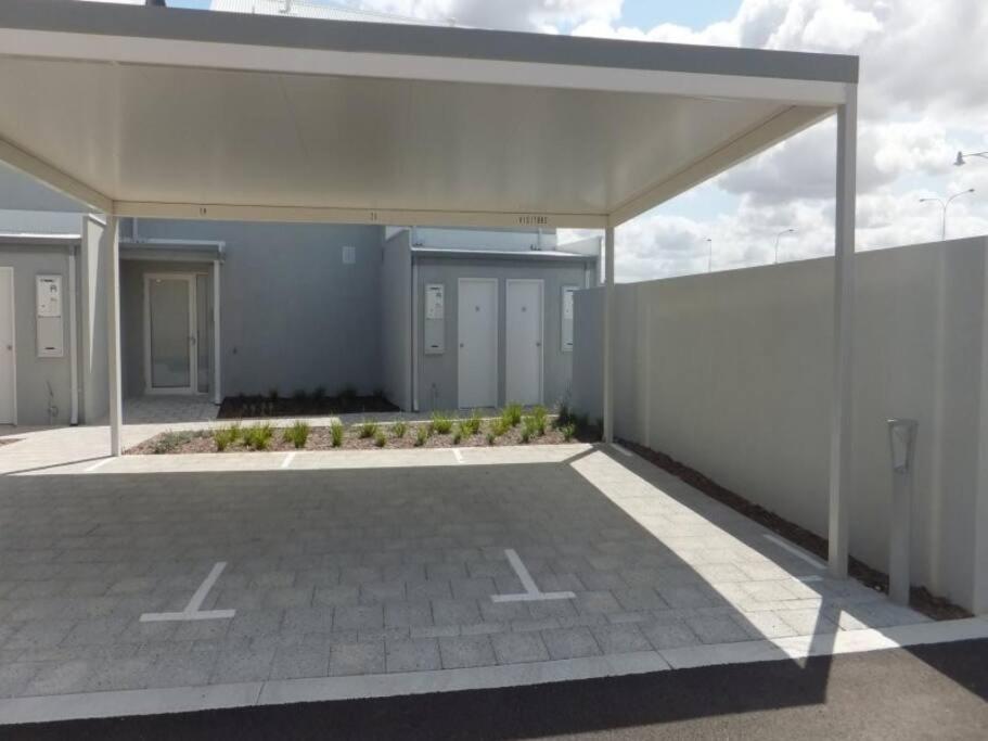 Modern Luxury 1 Bedroom Apartment - Walk To The Shops! Free Wifi Clarkson Zewnętrze zdjęcie